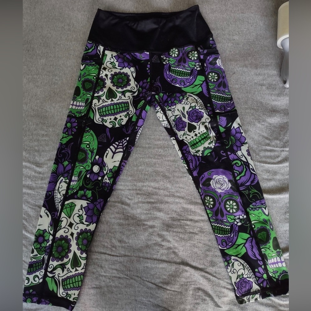 CVG Chaos Skull Capri leggings